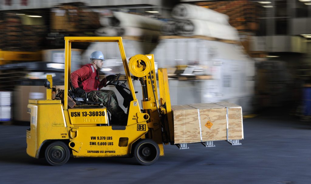 Choosing a Forklift advantages and disadvantages