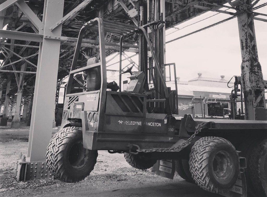 how to choose the right forklift tyre